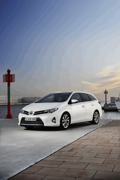 2013 Toyota Hybrid Touring Sports 42