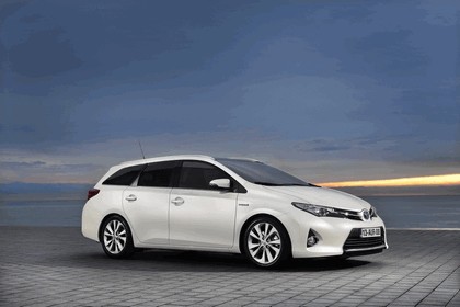 2013 Toyota Hybrid Touring Sports 43