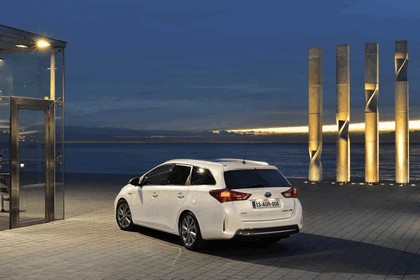 2013 Toyota Hybrid Touring Sports 45