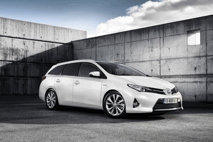 2013 Toyota Hybrid Touring Sports 47