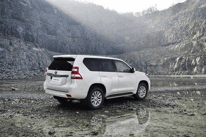 2014 Toyota Land Cruiser 9