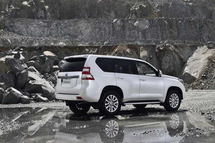 2014 Toyota Land Cruiser 13