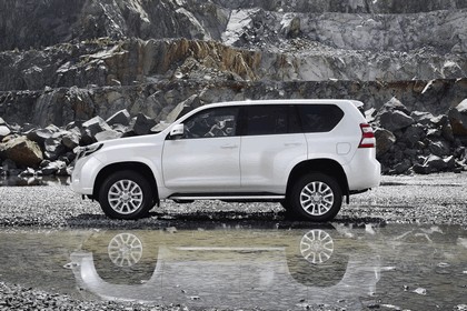 2014 Toyota Land Cruiser 14