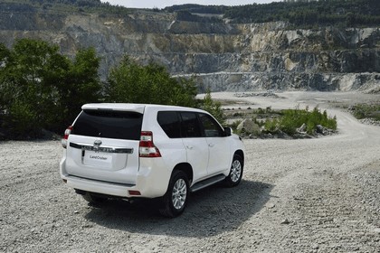 2014 Toyota Land Cruiser 23