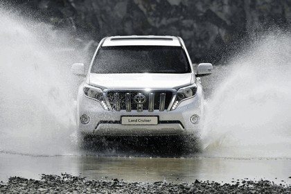 2014 Toyota Land Cruiser 29