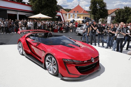 2014 Volkswagen GTI roadster concept 3