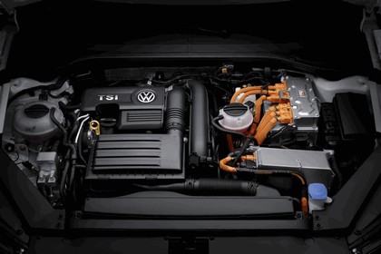 2014 Volkswagen Passat GTE 10