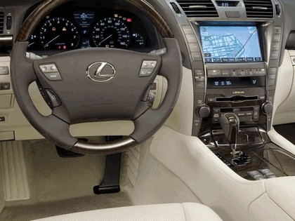 2007 Lexus LS460 9