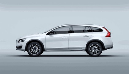 2015 Volvo V60 Cross Country 2