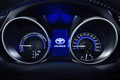 2015 Toyota Auris 28