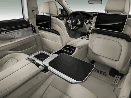 2015 BMW 750Li xDrive with Design Pure Excellence 15