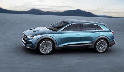 2015 Audi e-tron quattro concept 14