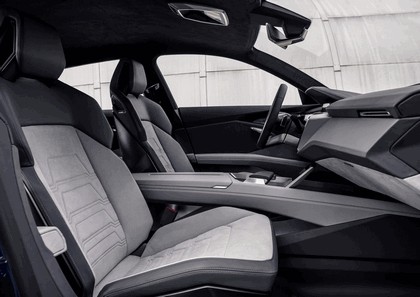 2015 Audi e-tron quattro concept 38