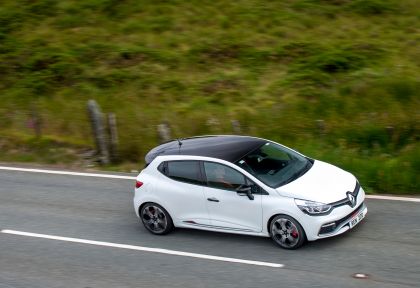 2015 Renault Clio RS 220 Trophy - UK version 28