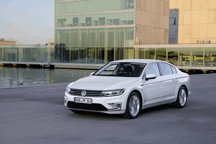 2015 Volkswagen Passat GTE 1