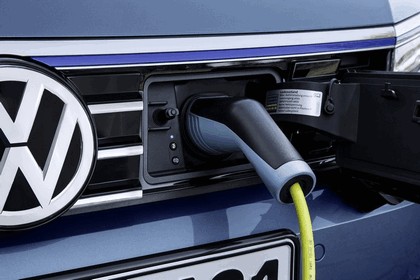 2015 Volkswagen Passat GTE 11