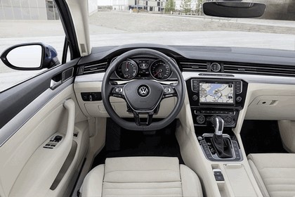 2015 Volkswagen Passat GTE 13