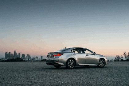 2016 Lexus ES 350 3