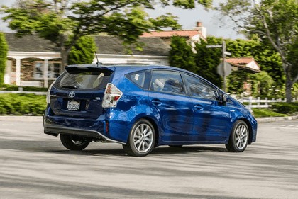 2016 Toyota Prius v 9