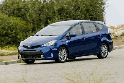 2016 Toyota Prius v 11