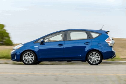 2016 Toyota Prius v 12