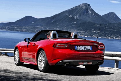 2015 Fiat 124 spider 9