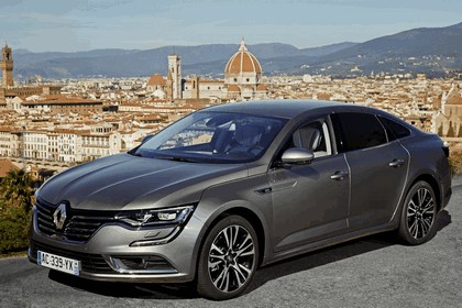 2015 Renault Talisman - test drive in Tuscany 11