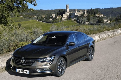2015 Renault Talisman - test drive in Tuscany 15