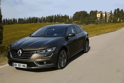 2015 Renault Talisman - test drive in Tuscany 39