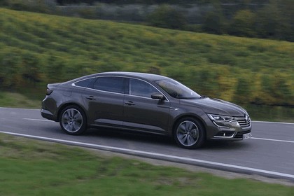 2015 Renault Talisman - test drive in Tuscany 73