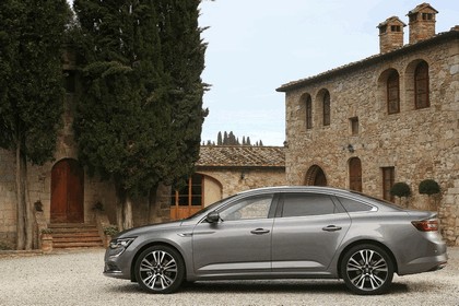 2015 Renault Talisman - test drive in Tuscany 83