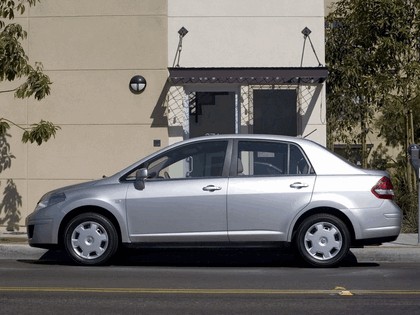 2007 Nissan Versa sedan 5