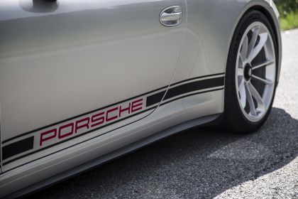 2016 Porsche 911 ( 991 type II ) R 27