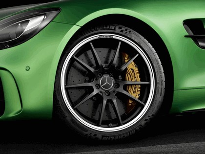 2016 Mercedes-AMG GT R 8