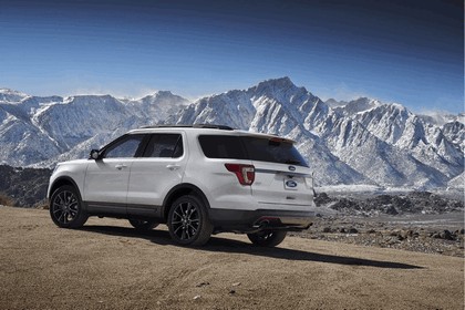 2017 Ford Explorer XLT Sport 2