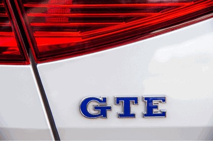 2017 Volkswagen Passat GTE - UK version 15