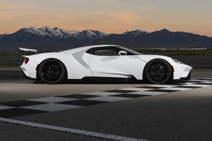 2017 Ford GT 24