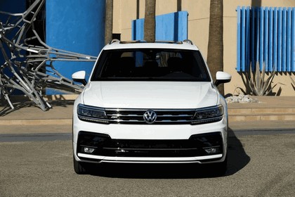 2018 Volkswagen Tiguan R-Line - USA version 3