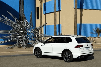 2018 Volkswagen Tiguan R-Line - USA version 4