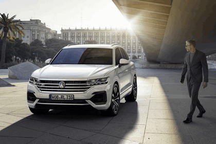 2018 Volkswagen Touareg 11