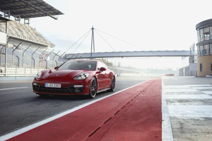 2018 Porsche Panamera GTS 1