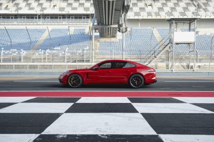 2018 Porsche Panamera GTS 2