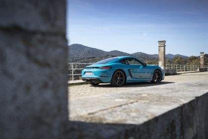 2019 Porsche 718 Cayman T 47