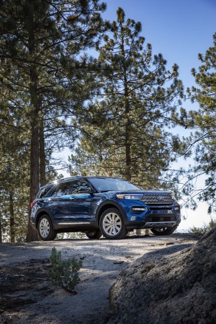 2020 Ford Explorer Limited 3