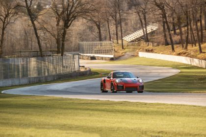 2019 Porsche 911 ( 991 type II ) GT2 RS - lap record 4