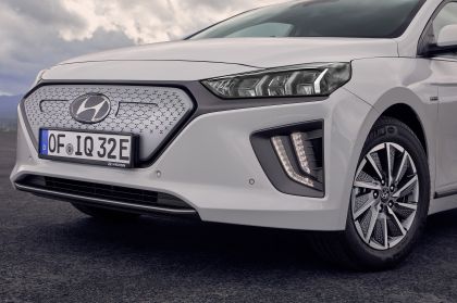 2019 Hyundai Ioniq Electric 21