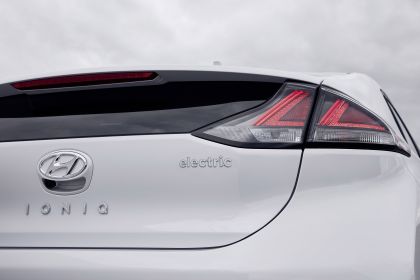 2019 Hyundai Ioniq Electric 23