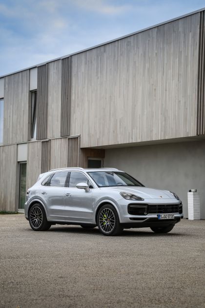 2020 Porsche Cayenne Turbo S E-Hybrid 13