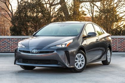 2019 Toyota Prius L Eco 1