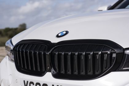 2020 BMW 330i ( G21 ) xDrive touring - UK version 19